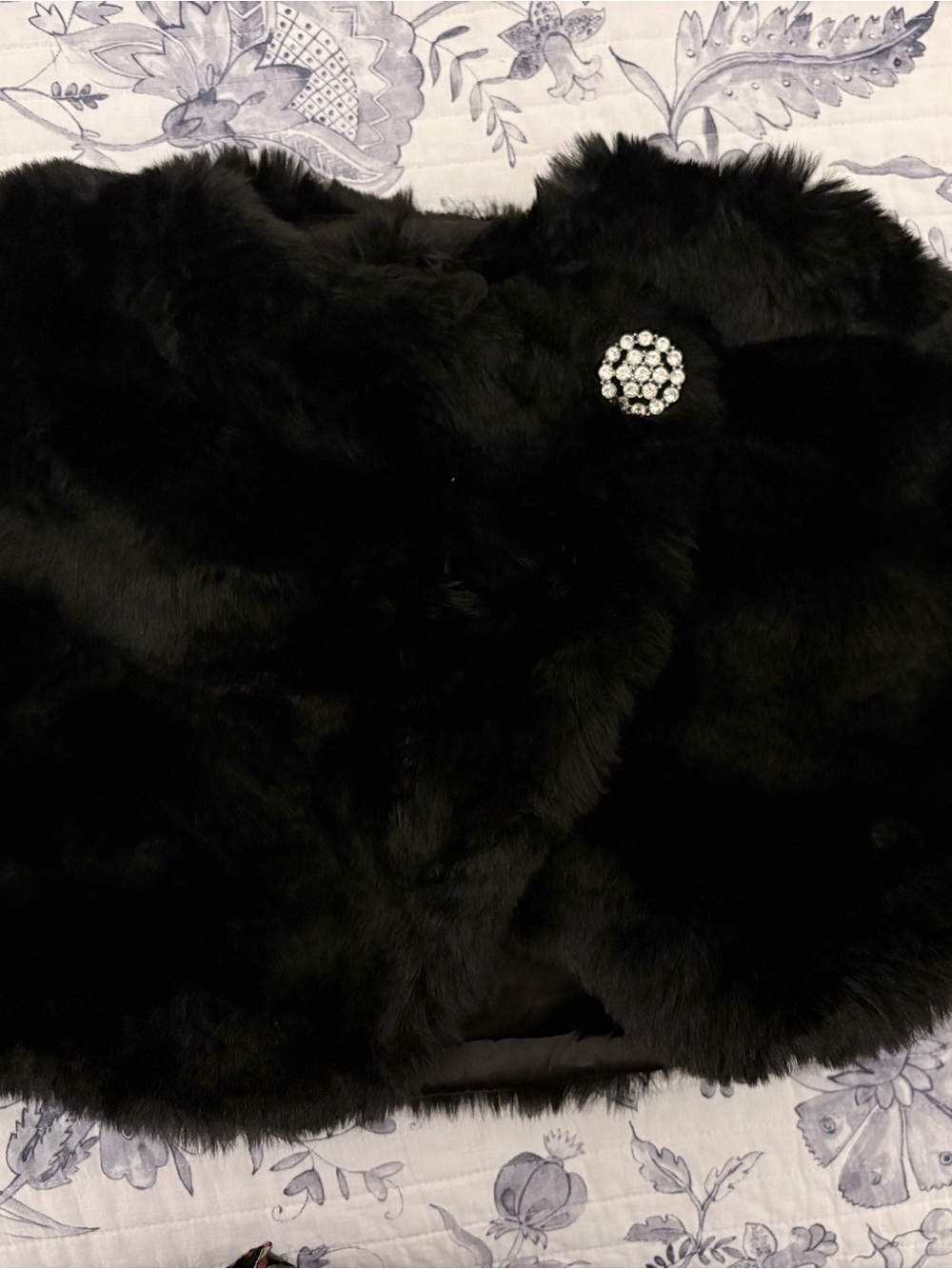 Nina Leonard Black Faux Fur Capelet Stole Wrap with Crystal Brooch Pin - NEW